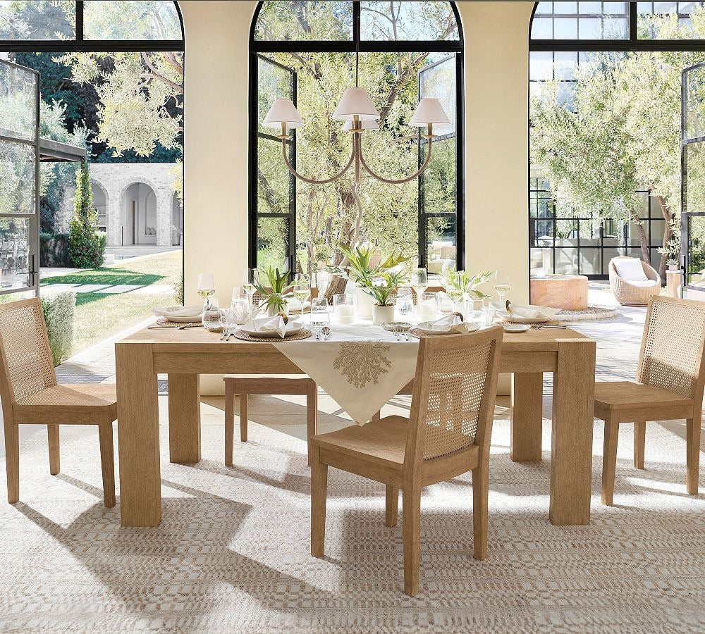 Extendable dining table